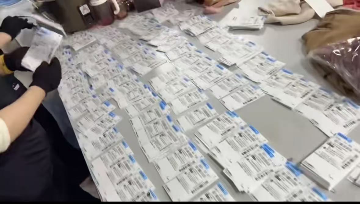 女装仓库货架实拍